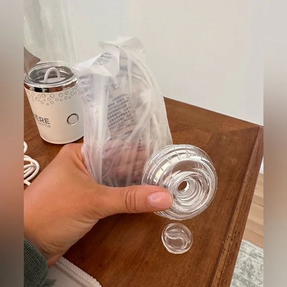 Lumiere Hydrogen Infusing Water Bottle - Has many health benefits! - Picture 4 of 14